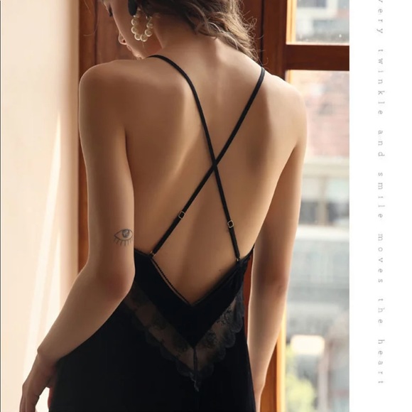 Black Lace Velvet Nightdress Set - Picture 5 of 14